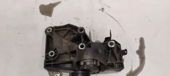 Opel Insignia A A/C compressor mount bracket 55562863