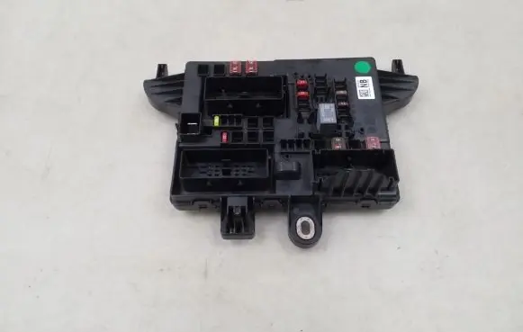 Opel Insignia A Fuse module 13277318