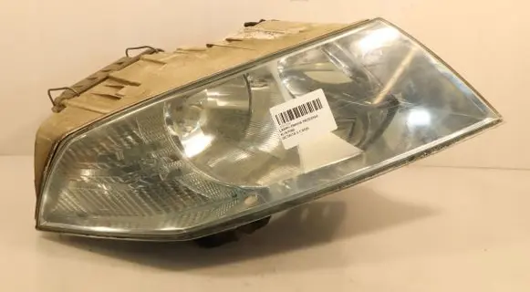 Skoda Octavia Mk2 (1Z) Headlight/headlamp E8203577