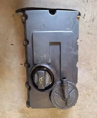 Volkswagen Touran I Rocker cam cover 03G103475