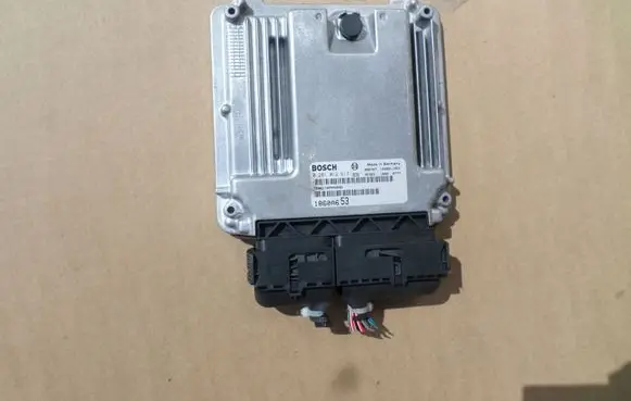 Mitsubishi Grandis Engine control unit/module 1860A653 0281012617
