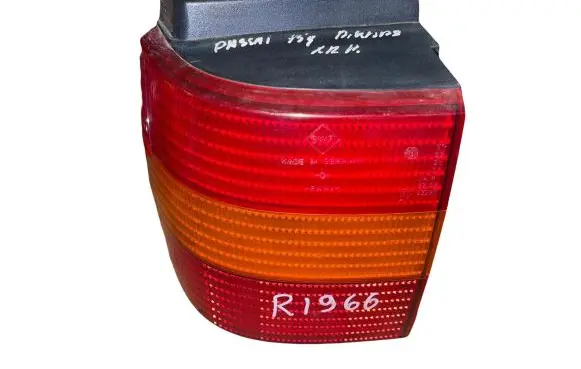 Volkswagen PASSAT B4 Rear/tail lights 3A9945111