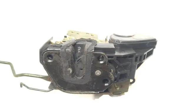 Hyundai Trajet Front door lock 