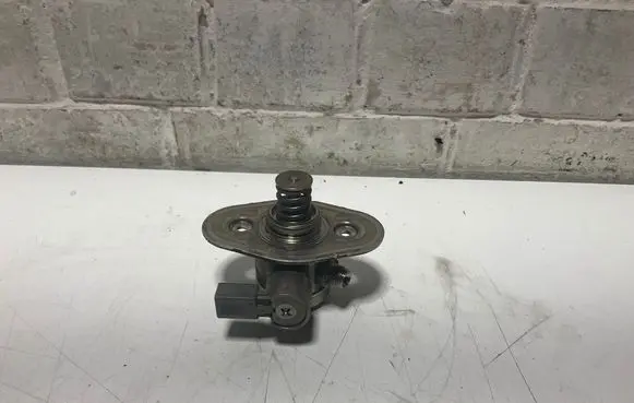 BMW 7 F01 F02 F03 F04 Fuel injection high pressure pump 7599865 0261520129