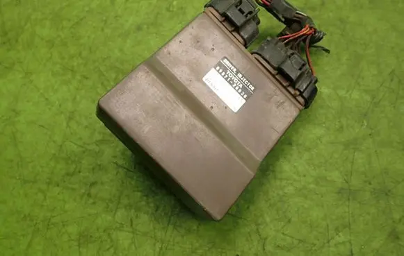 Toyota Corolla E120 E130 Fuel injection control unit/module 8987120030