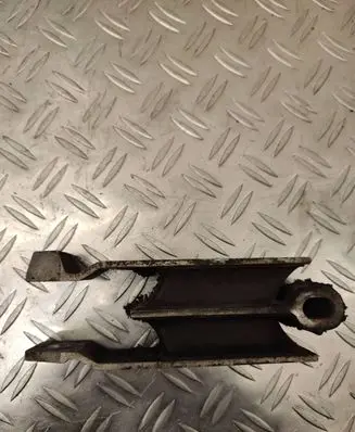 Volvo V60 Engine mount bracket 9487476