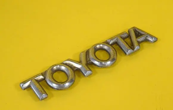 Toyota Yaris Manufacturers badge/model letters 