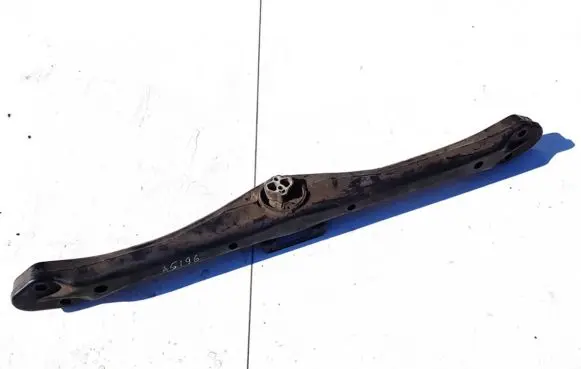 Volkswagen Touareg I Engine mount bracket 7l6399227c