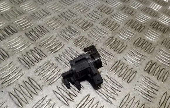 Audi A6 S6 C5 4B Valve vacuum 1J0906283A