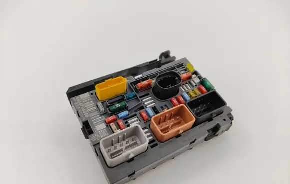 Fiat Scudo Fuse module 9664706080