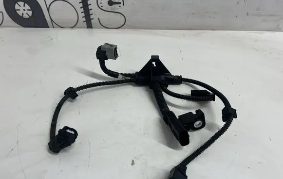 Toyota RAV 4 (XA50) Fuel injector wires 8221933140