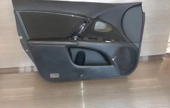 Toyota Avensis T270 Front door card panel trim