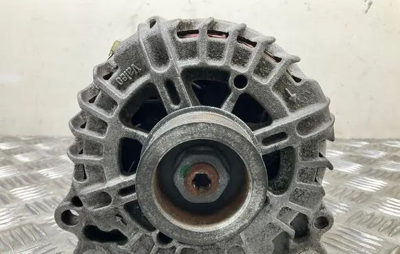Audi A5 8T 8F Generator/alternator TG15C095