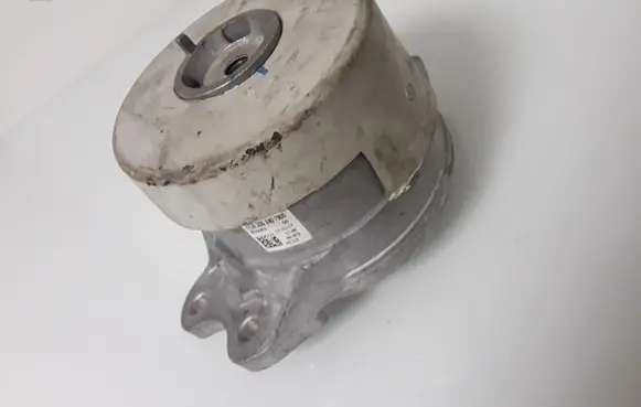 Engine mount bracket