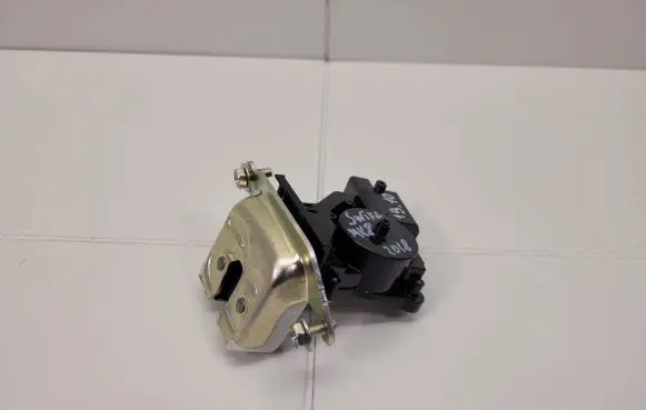 Suzuki Swift III Tailgate/trunk/boot lock/catch/latch