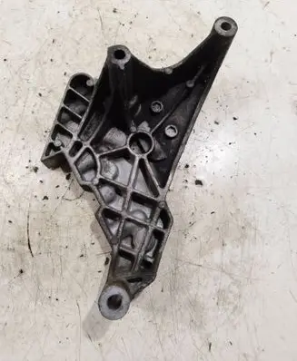 Engine mounting bracket