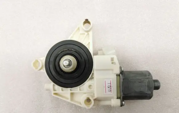 Mercedes-Benz B W246 W242 Front door window regulator motor A2469065100