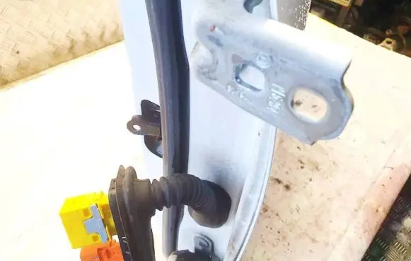 Opel Crossland X Front door upper hinge