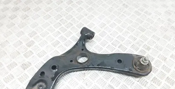 Lexus CT 200H Front lower control arm/wishbone W0122024