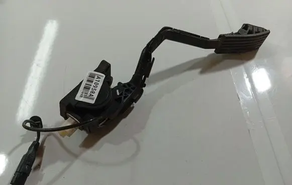 Peugeot 407 Accelerator throttle pedal 9650341780