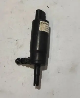 BMW X3 E83 Headlight washer pump 8377430