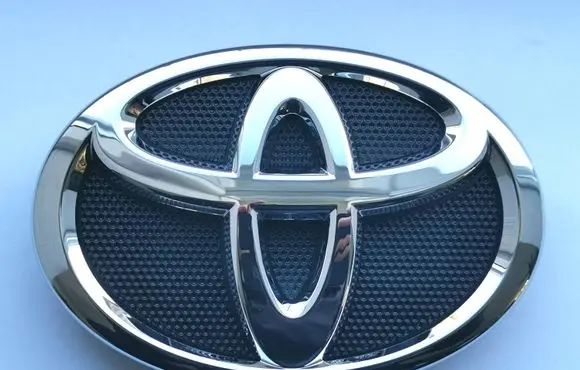Toyota Camry Manufacturer badge logo/emblem 7531133150 7531133180