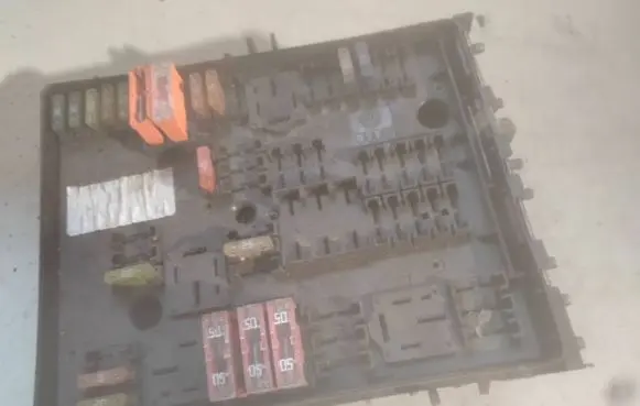 Volkswagen Golf V Fuse box set 1K0937124H