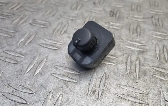 Audi A4 S4 B7 8E 8H Wing mirror switch 8E0959565