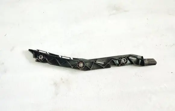 Front bumper mounting bracket