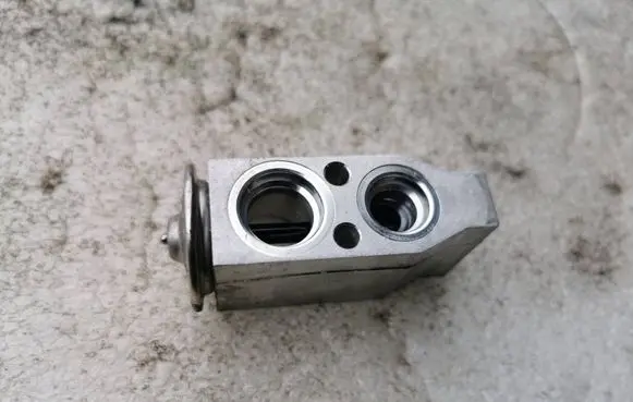 Nissan Qashqai Air conditioning (A/C) expansion valve 922004EM0A 52418990 9014119
