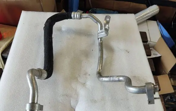 Air conditioning (A/C) pipe/hose