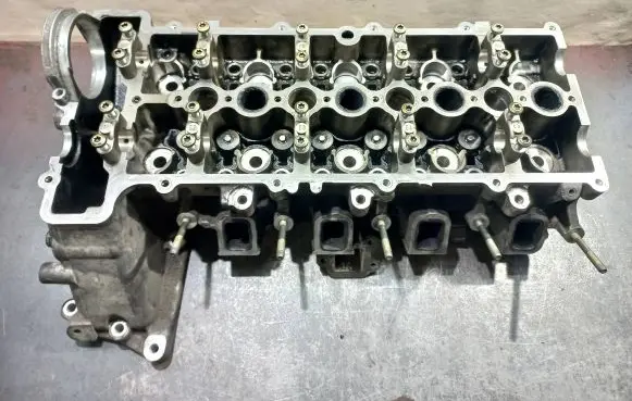 BMW 1 E81 E87 Engine head 7787521
