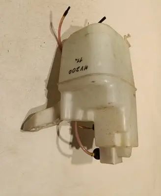 Windshield washer fluid reservoir/tank