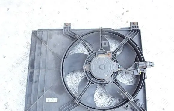 Suzuki Swift II Radiator cooling fan shroud 487A590A 13VM0Z09