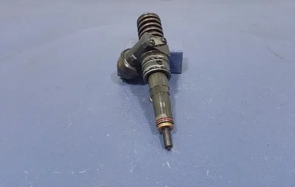 Volkswagen PASSAT B6 Fuel injector 038130073BQ