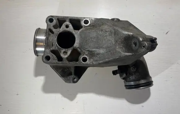 Mercedes-Benz Vito Viano W639 Engine mounting bracket A6462230004 A6460901037