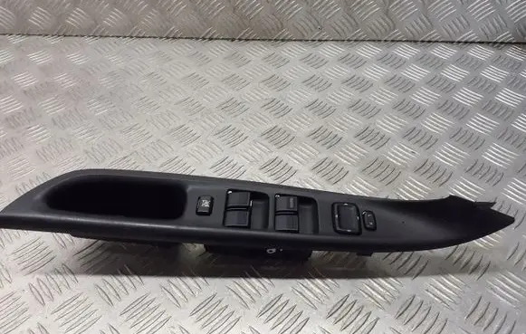 Mazda 6 Front door window switch trim 6J6A-684L6
