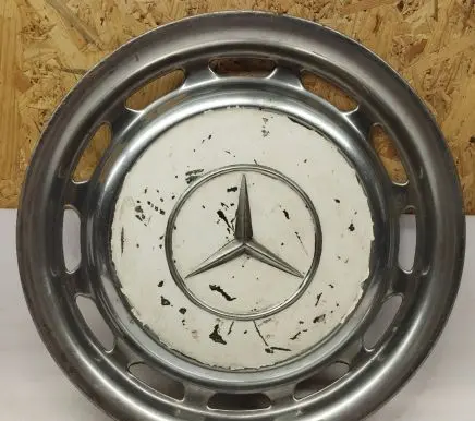 Mercedes-Benz S W116 R14 wheel hub/cap/trim 1154010324