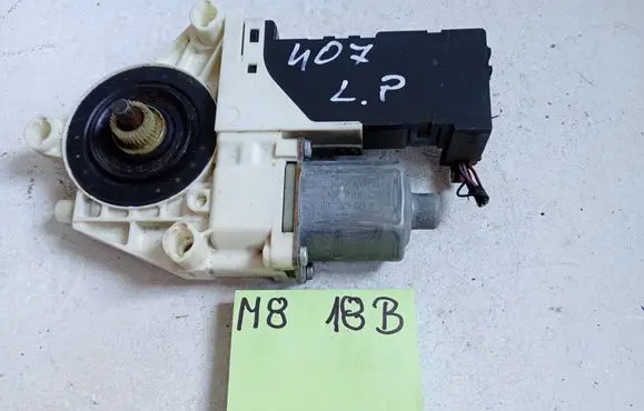 Peugeot 207 Front door window regulator motor 1137328125