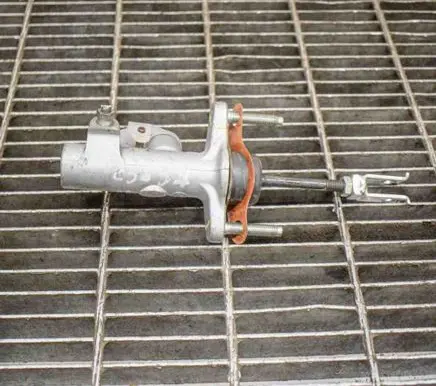 Toyota Hilux (AN10, AN20, AN30) Clutch slave cylinder 