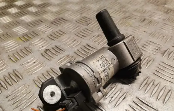 Mercedes-Benz ML W163 Vent window/glass motor 1638201342