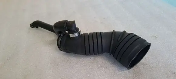 Audi A6 S6 C5 4B Turbo air intake inlet pipe/hose 4B0129627A