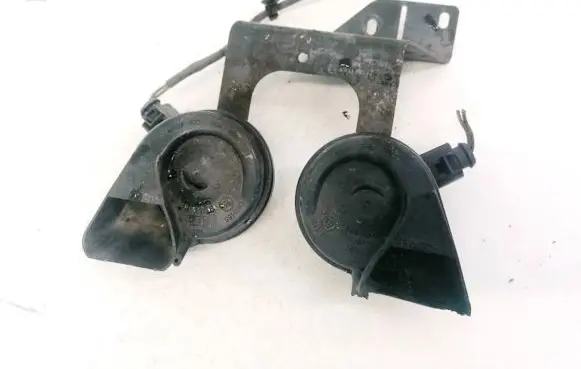 Audi A6 S6 C6 4F Horn signal E9011165