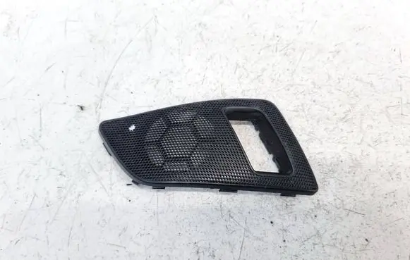 Skoda Octavia Mk2 (1Z) Front door window switch trim 1Z0868160A