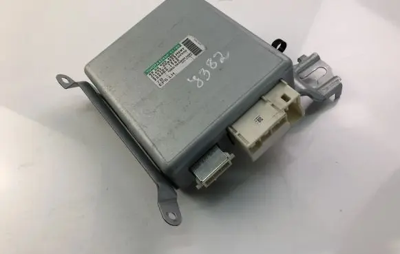Toyota Avensis T270 Power steering control unit/module 8965005180