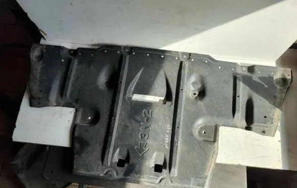 Nissan Leaf I (ZE0) Center/middle under tray cover 748113NL0A D155A0V