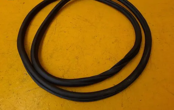 Volkswagen Touareg III Rear door rubber seal (on body) 760867913D 760827705E