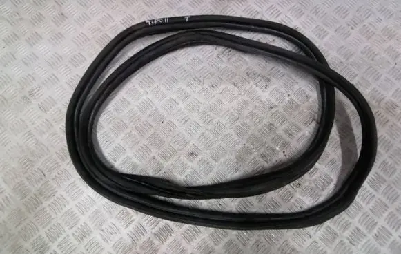 Trunk rubber seal (body)