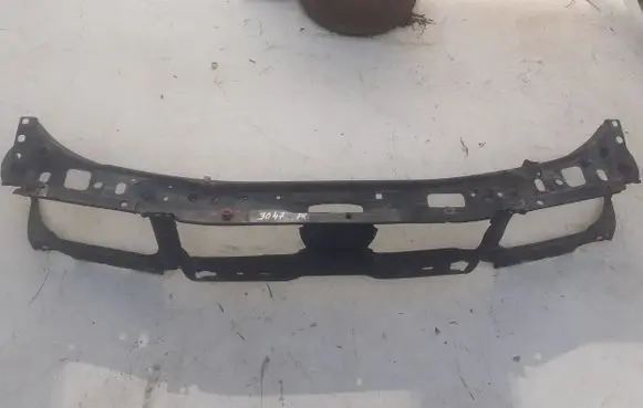 Volkswagen PASSAT B3 Radiator support slam panel 357805591A