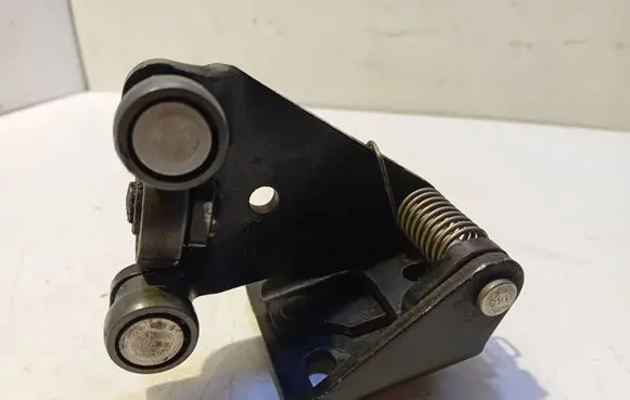 Citroen Berlingo Sliding door lower roller guide/hinge 